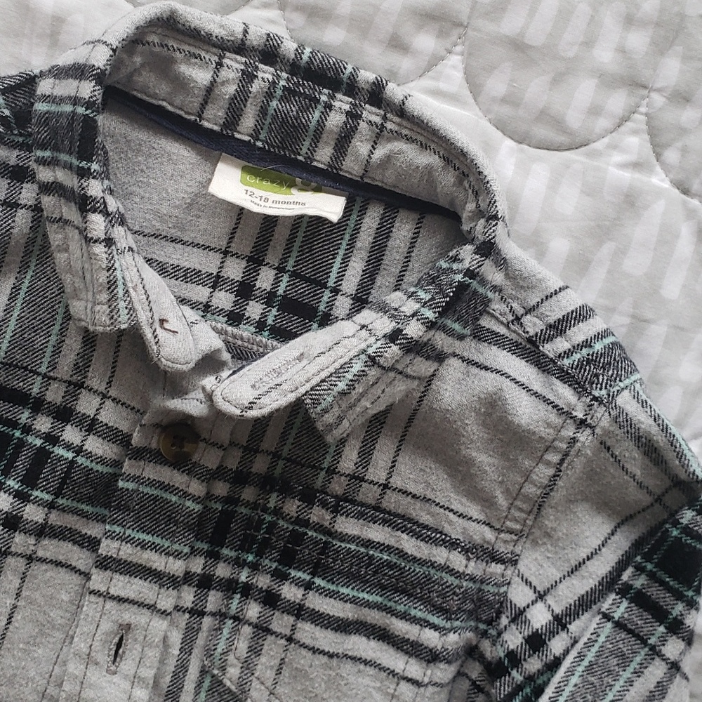 $4 BUNDLED ~ Flannel button down shirt